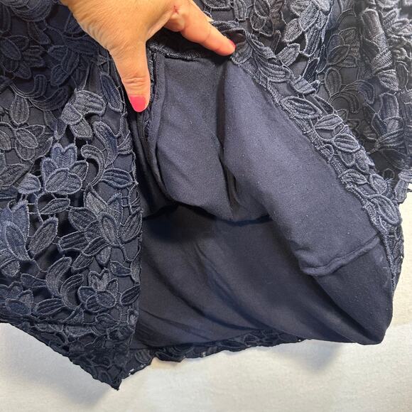 Banana Republic Crocheted Floral Sleeveless Navy Lace Tank Top Bubble Hem Career - Picture 4 of 7
